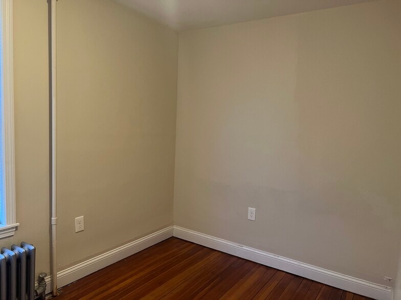 Building Photo - 179 Belmont St