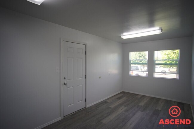 Building Photo - Charming Remodeled Home in Benton Park!