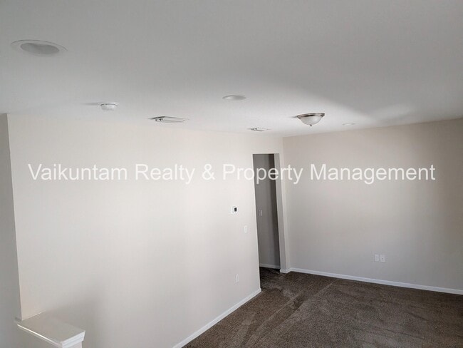 Building Photo - 100 Golden Fern Dr