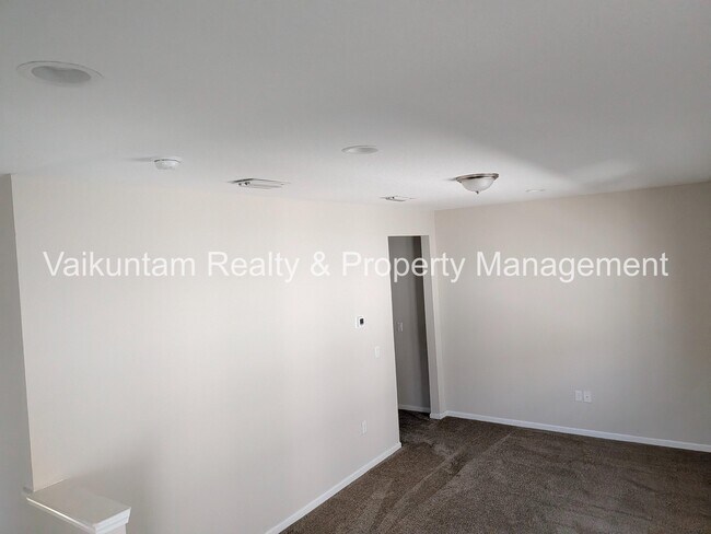 Building Photo - 100 Golden Fern Dr