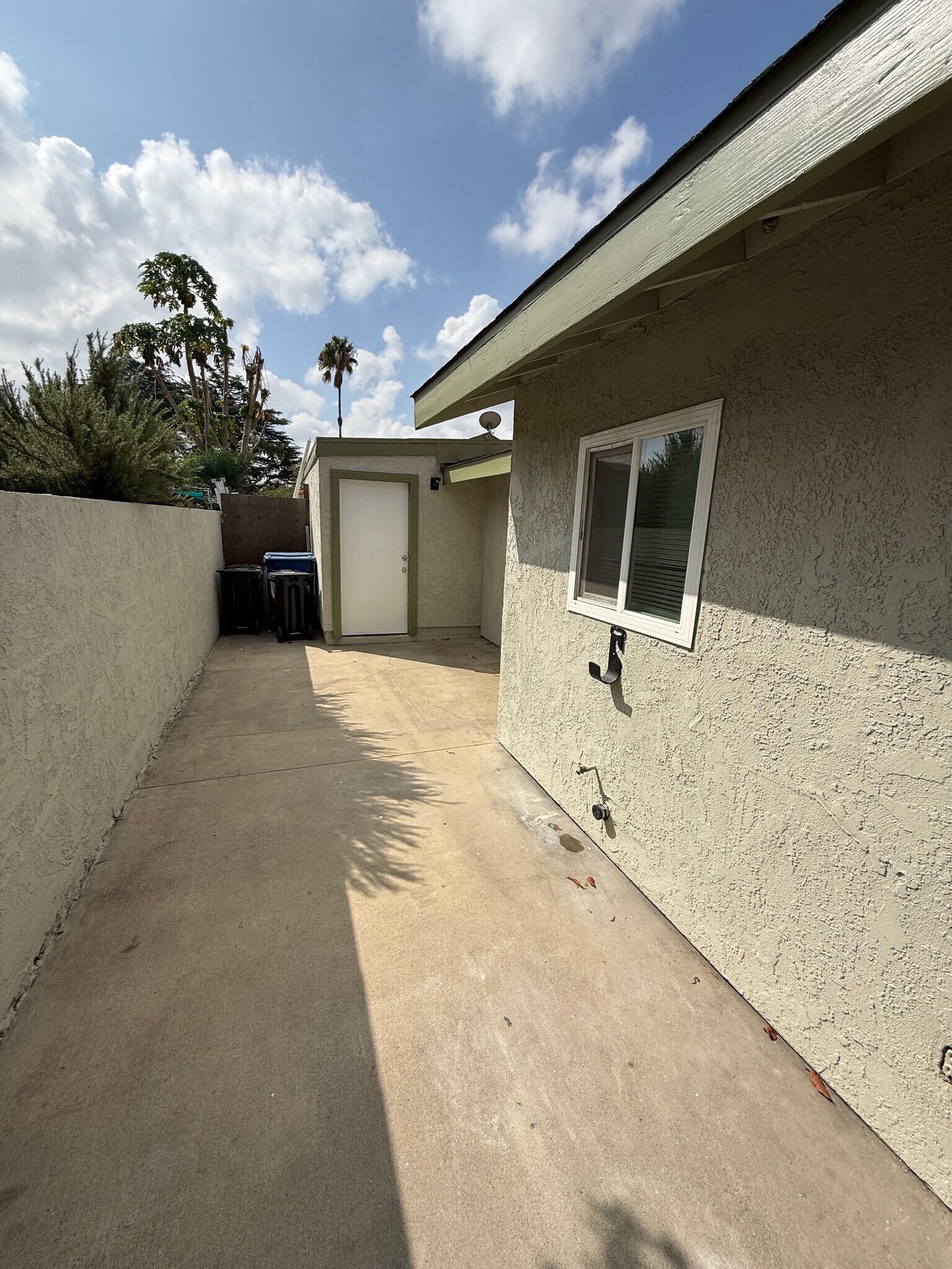 Building Photo - 1167 E Nocta St