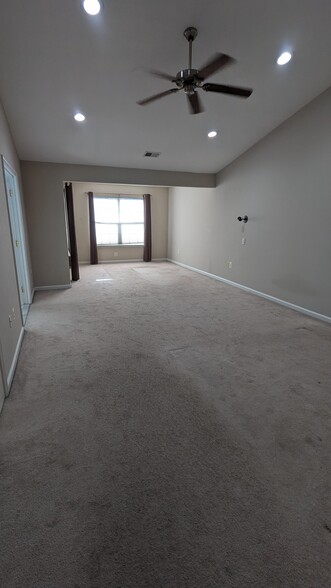 Building Photo - 13231 Maple Creek Ln