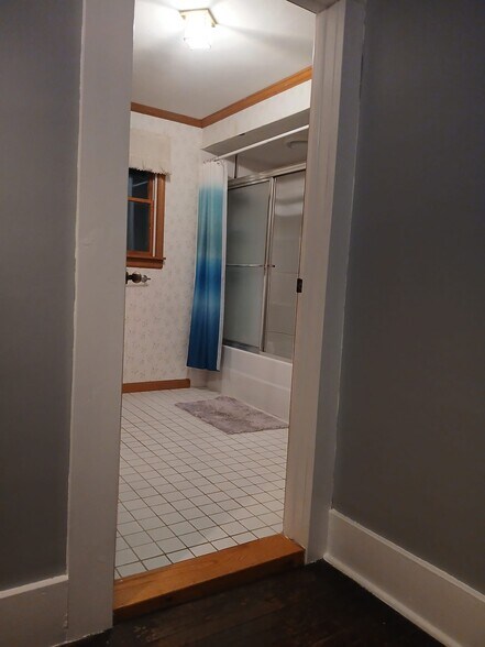 Building Photo - 315 Boyden St