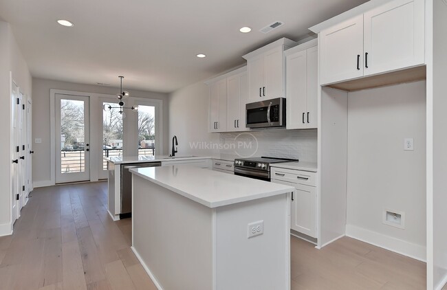 Building Photo - Luxury Urban Living 3-bed 3.5-bath NODA