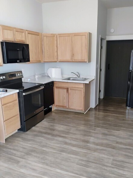 Primary Photo - 720 W Market St