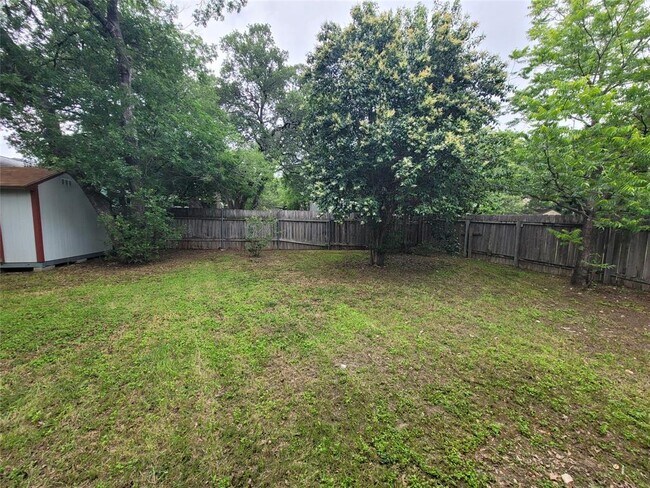 Building Photo - 501 Mountain Laurel Dr