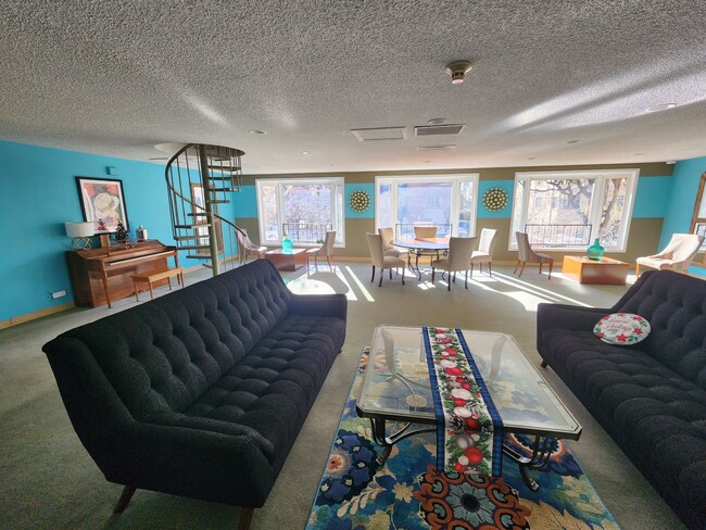 Building Photo - Gorgeous 1 Bed 1 Bath Condo In Fantastic L...