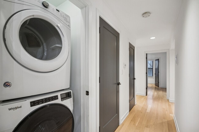 Building Photo - 1242 W Huron St