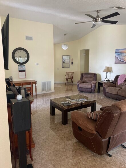 Building Photo - 308 Oak Track Ln