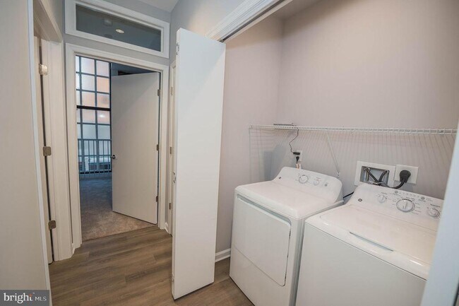 Building Photo - 218 W Main St