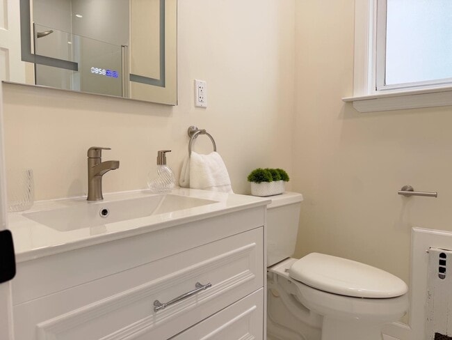 Building Photo - 1918 Kerrigan Ave