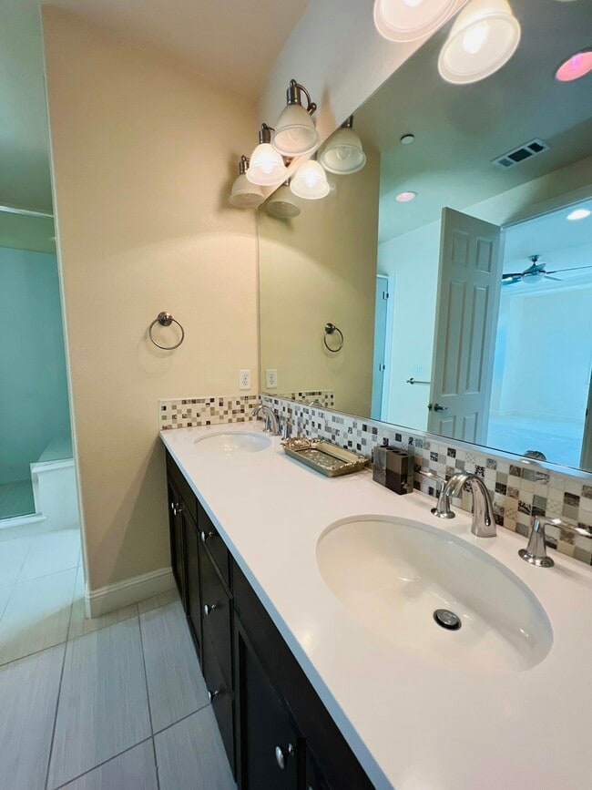 Building Photo - 3024 Sonsilla Ln