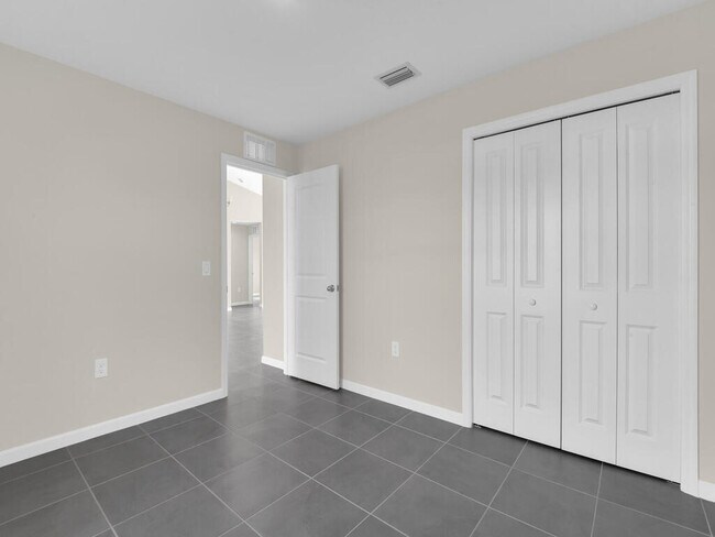 Building Photo - 1110 NW 18th Ave