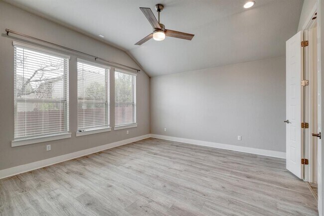 Building Photo - 4600 Post Ln