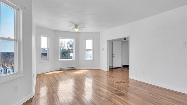 Building Photo - 1442 Main St