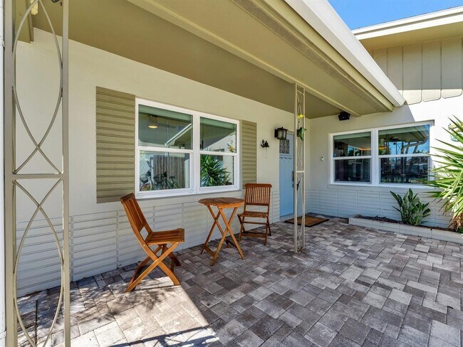 Building Photo - 3204 S Maritana Dr