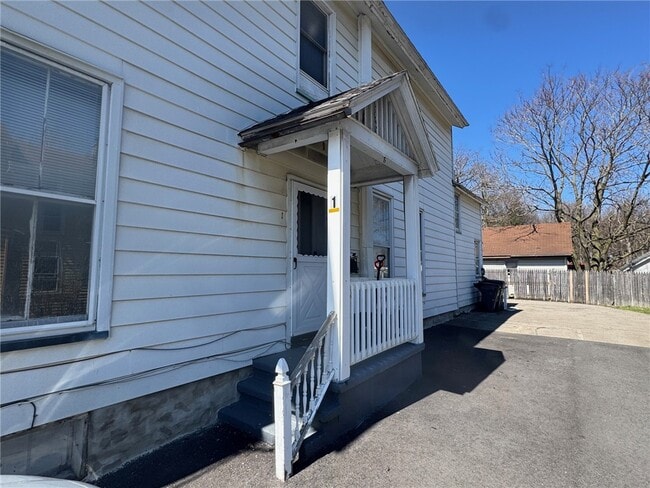 Building Photo - 113 W Main St