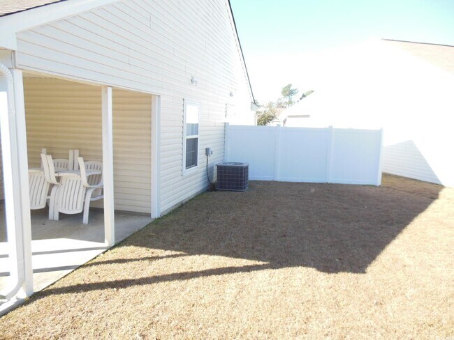 Building Photo - 204 Bittersweet Ln