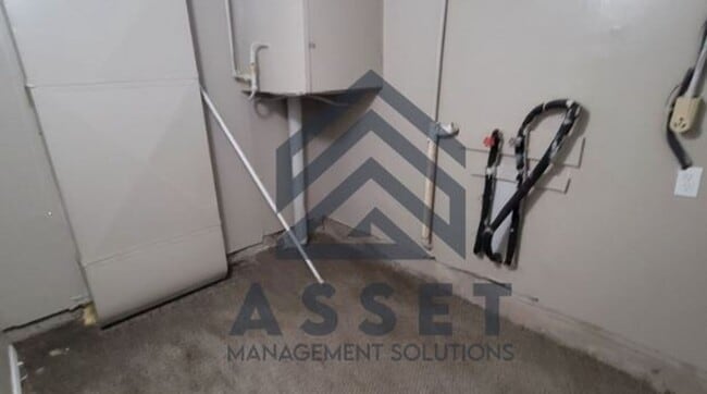 Building Photo - Cute 4 bedroom House