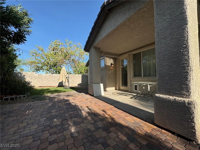 Building Photo - 10668 Oak Apple Ave