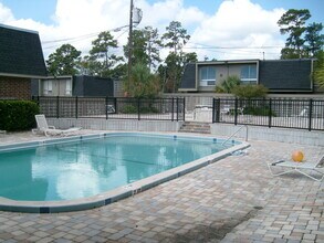 Building Photo - 1700 SW 16th Ct