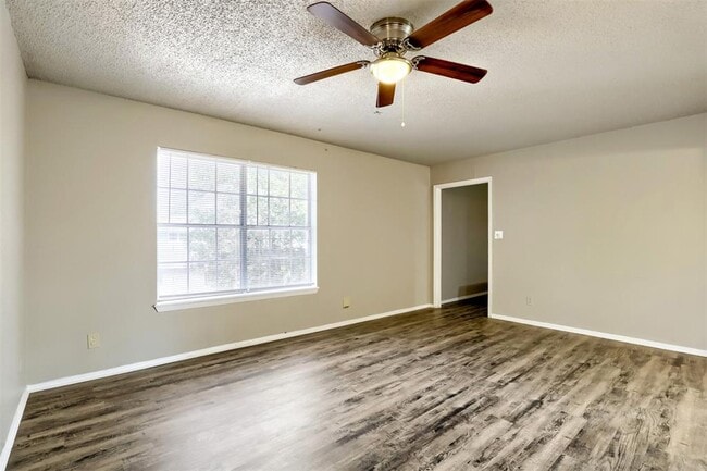 Building Photo - 1302 Radcliff Dr