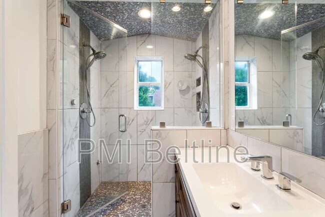 Building Photo - 988 DeKalb Ave NE