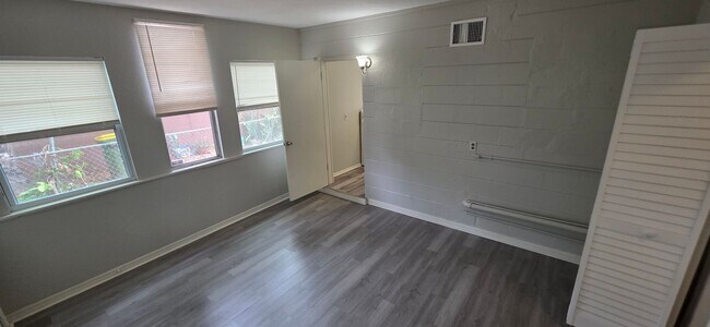 Building Photo - 2425 Dixie Ave
