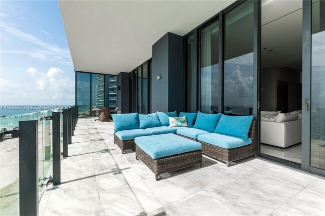 Building Photo - 17141 Collins Ave