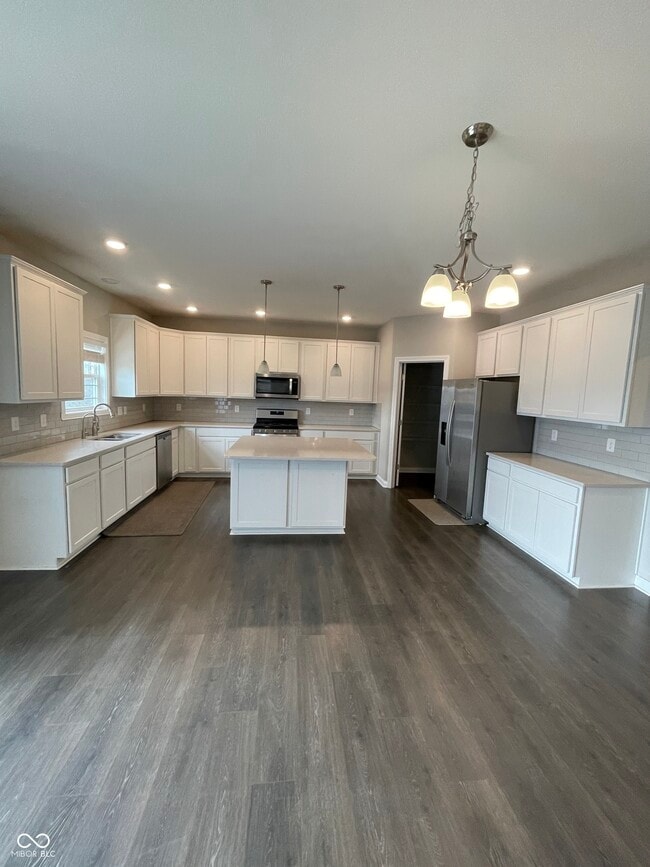 Building Photo - 7352 Doyal Dr