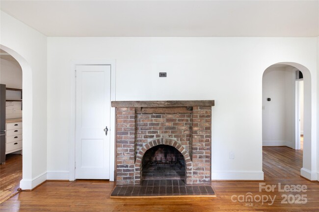 Building Photo - 3440 Oakwood Ave