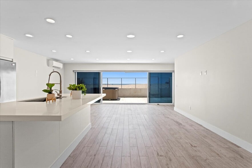 Primary Photo - 6955 Trolleyway