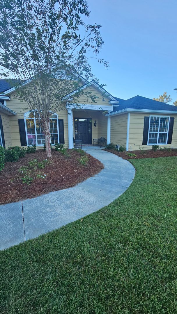 Building Photo - Country living but conveniently located in Kingsgate S/D in North Lowndes County near Moody AFB.