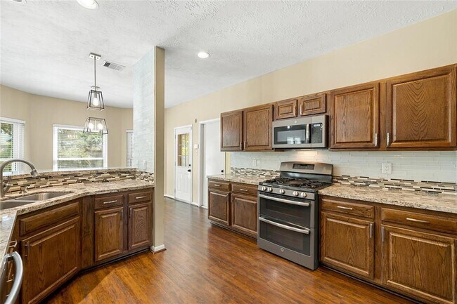 Building Photo - 2645 Lakeway Dr