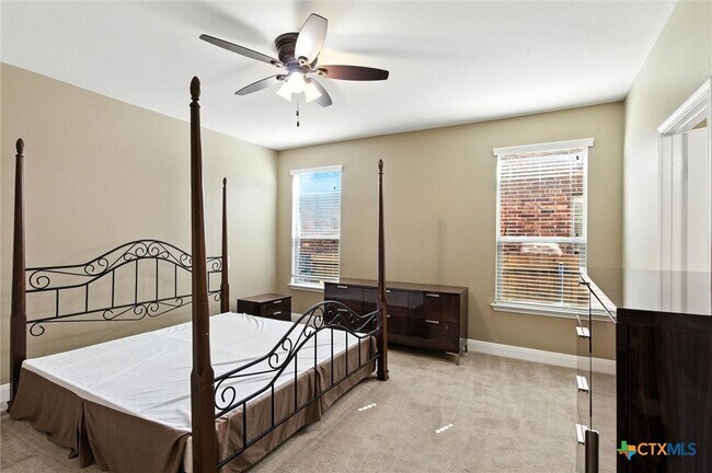 Building Photo - 319 Hunters Hill Dr