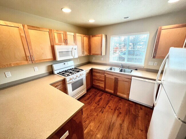 Building Photo - 796 NE Copperleaf Loop