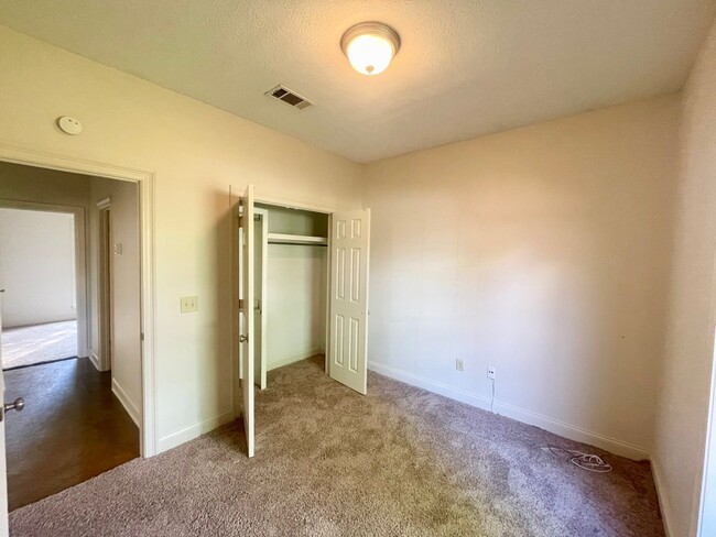 Building Photo - 3/2 For Rent in Germantown School District!