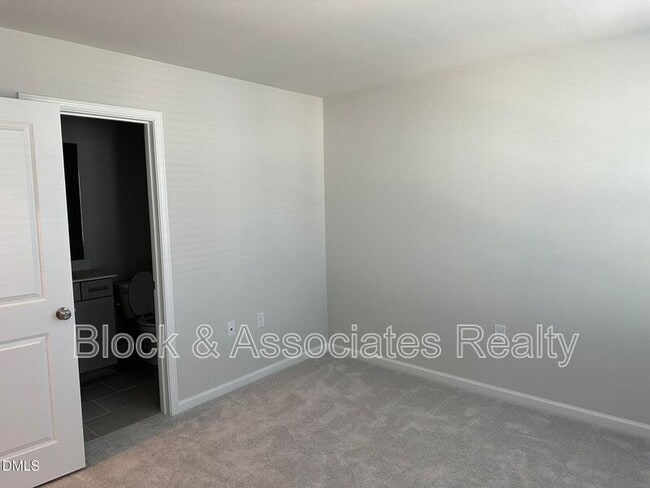 Building Photo - 608 Gimari Dr