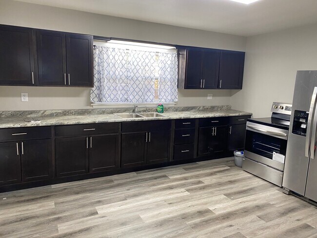 Building Photo - 3807 N Faber Ave