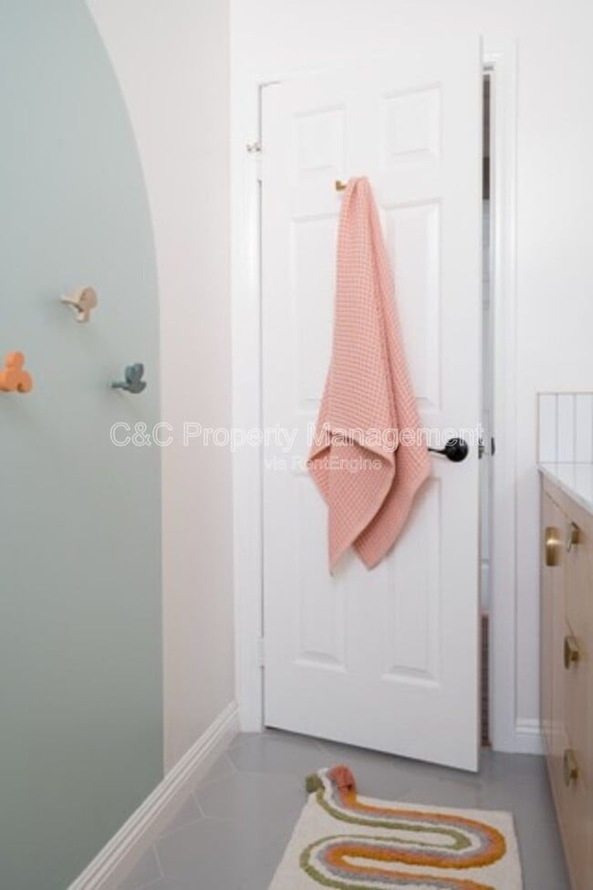 Building Photo - 5234 Chariton Ave