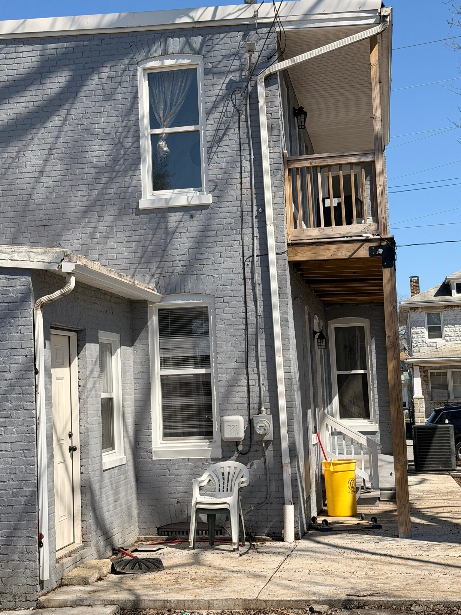 Building Photo - 328 Pattison St