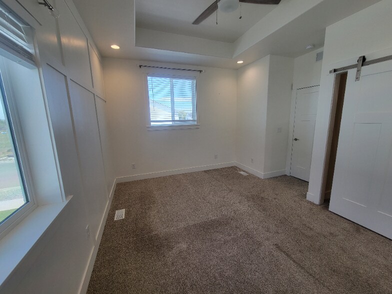Building Photo - 408 S 3rd W