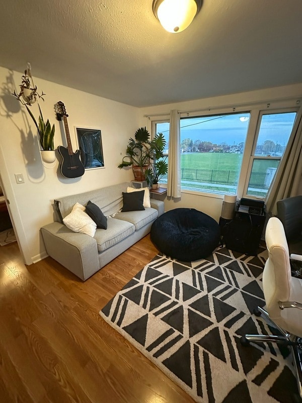 Primary Photo - 4945A S Lake Dr