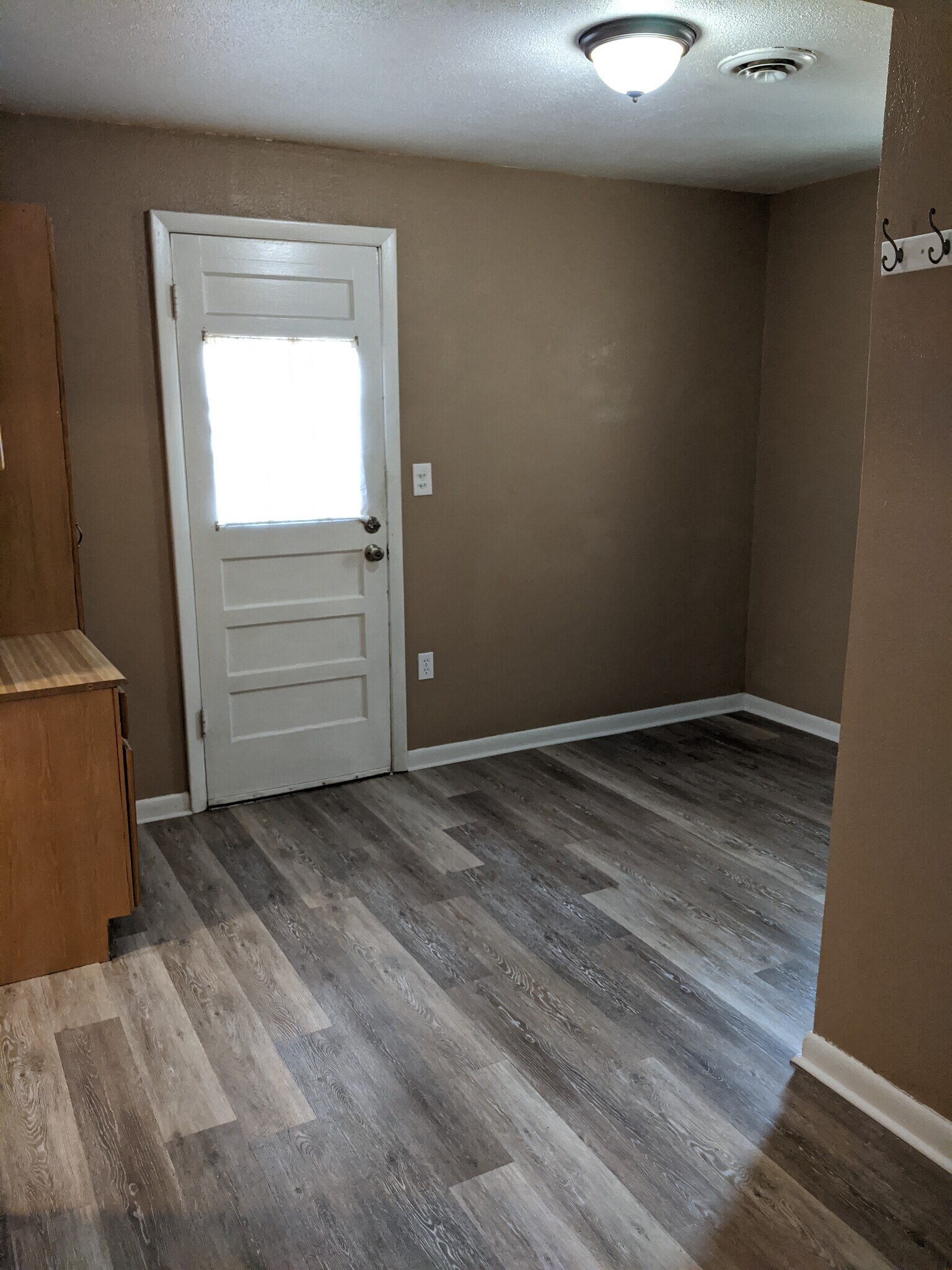 Dining nook and entry way - 109 Washington Avenue