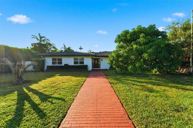 Building Photo - 201 Calle Grande Dr