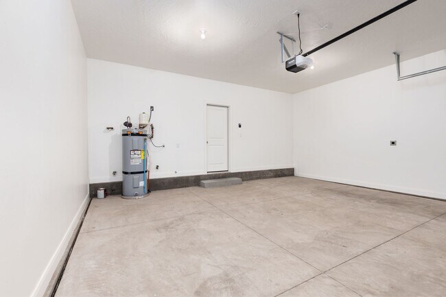 Building Photo - 6001 S Carnelian Pkwy