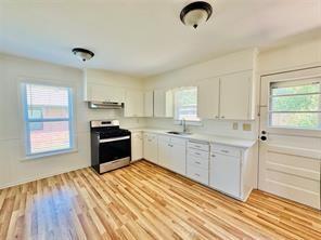 Building Photo - 1015 W Sycamore St