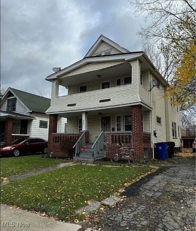 Building Photo - 3045 E 130th St
