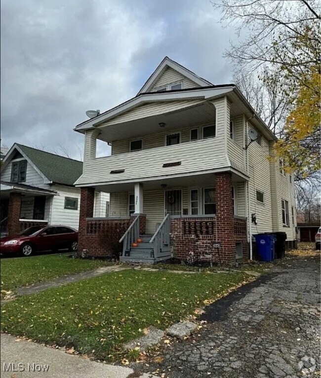 Building Photo - 3045 E 130th St