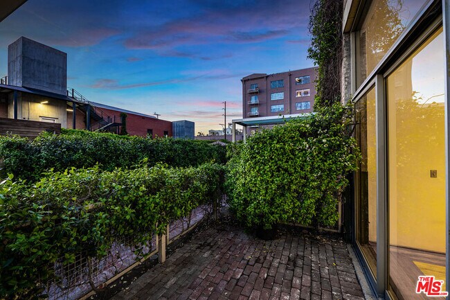 Building Photo - 1850 Industrial St